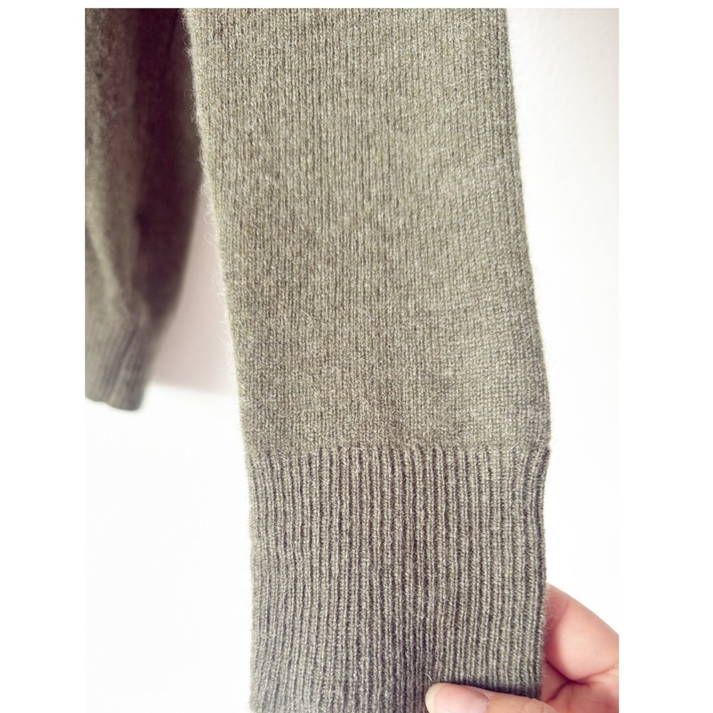 100% Cashmere Olive Green V-Neck Women's Sweater - Picture 14 of 16